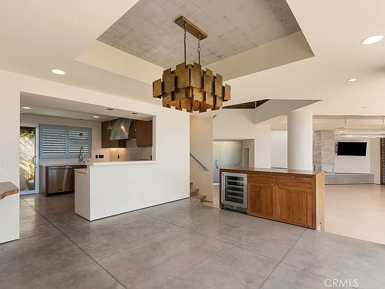 920 Skyline Dr — Photo 10