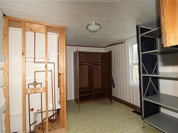 5th image of 19 Mary Jackie Ln