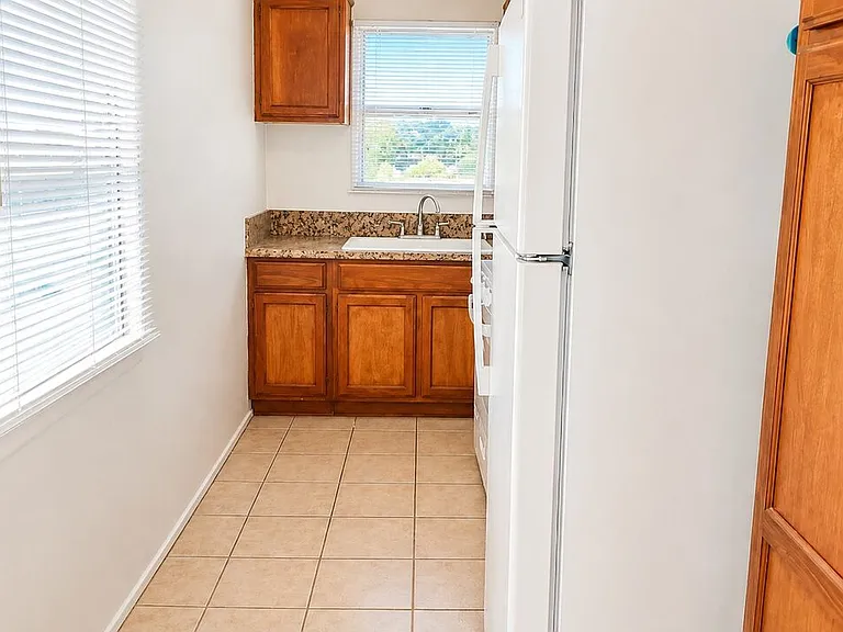 1351 S Cochran Ave #7 — Photo 6