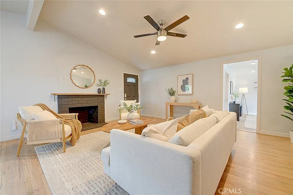 3 bed, 1665 sqft, $4,995 — Photo 3