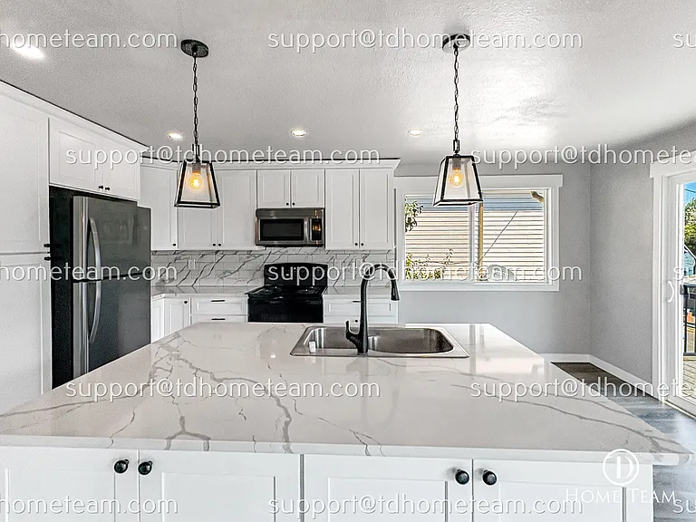 405 Maple Ave NW — Photo 5