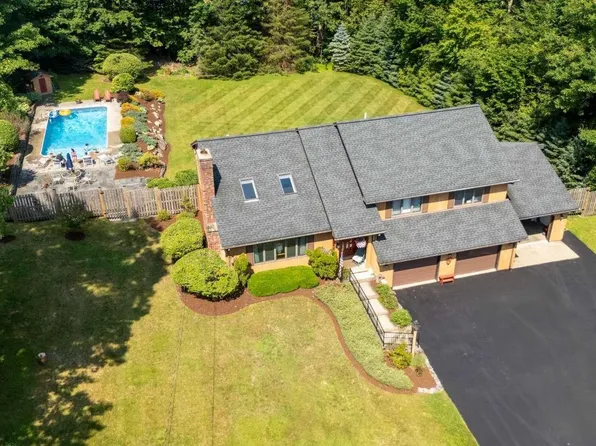 137 Ruth Avenue, Rutland Town, VT 05701