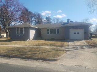 406 8th St, Reedsburg, WI 53959