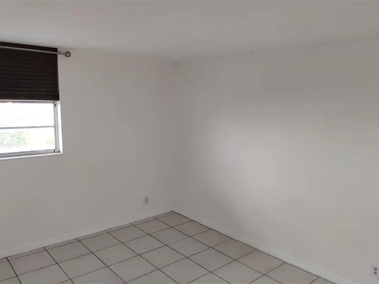 4550 NW 9th St #706E — Photo 13