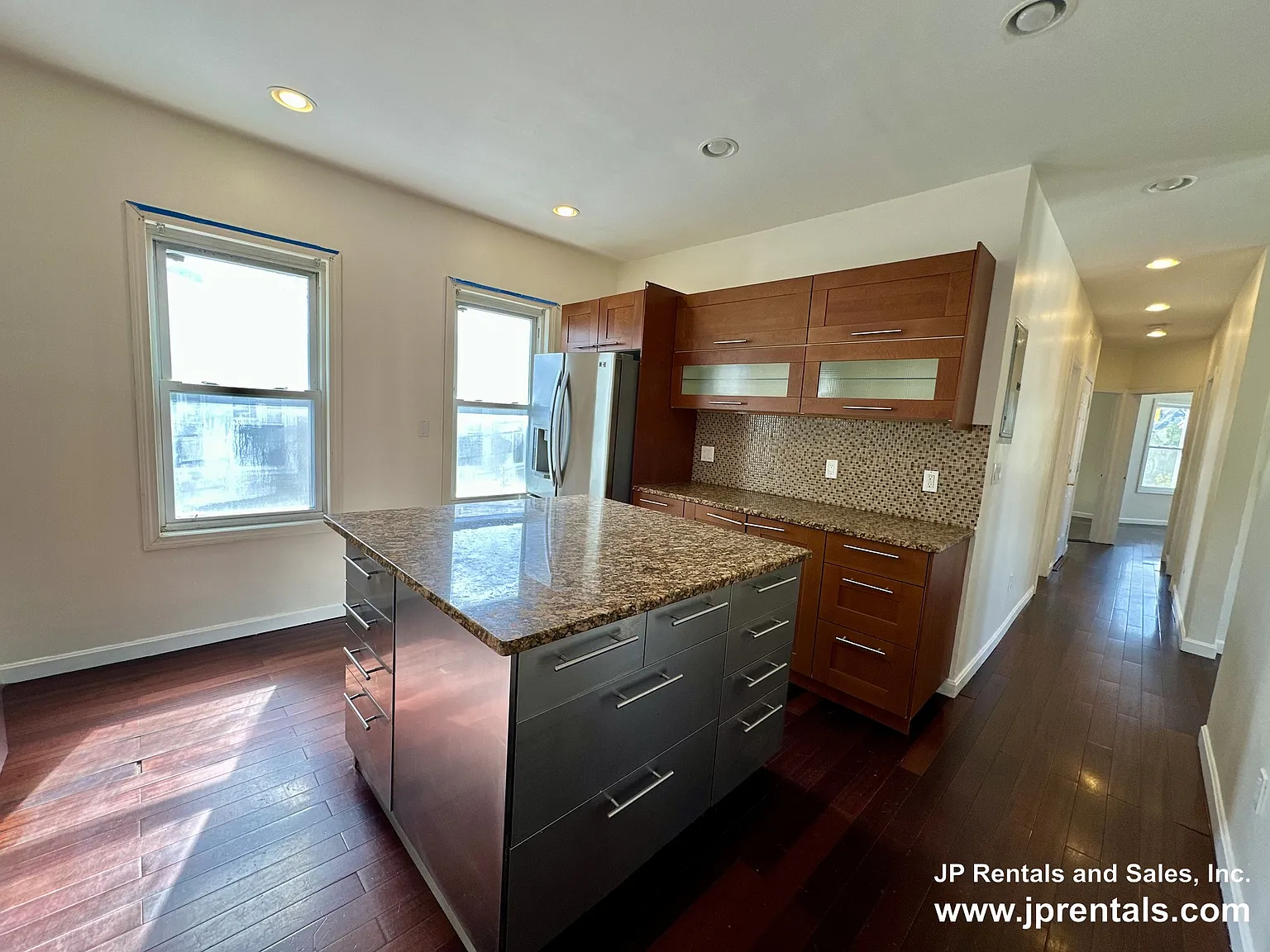 2 bed, 1.0 bath, 950 sqft, $2,600 — Photo 2