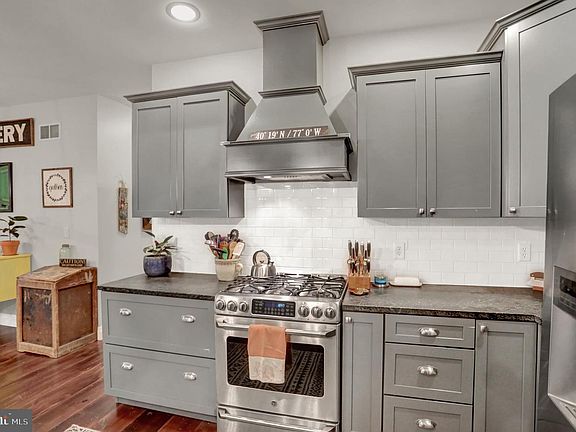 4th image of 211 Evergreen Dr