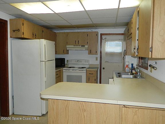 3rd image of 3755 Main St