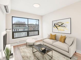 2577 N Downer Ave #207, Milwaukee, WI 53211