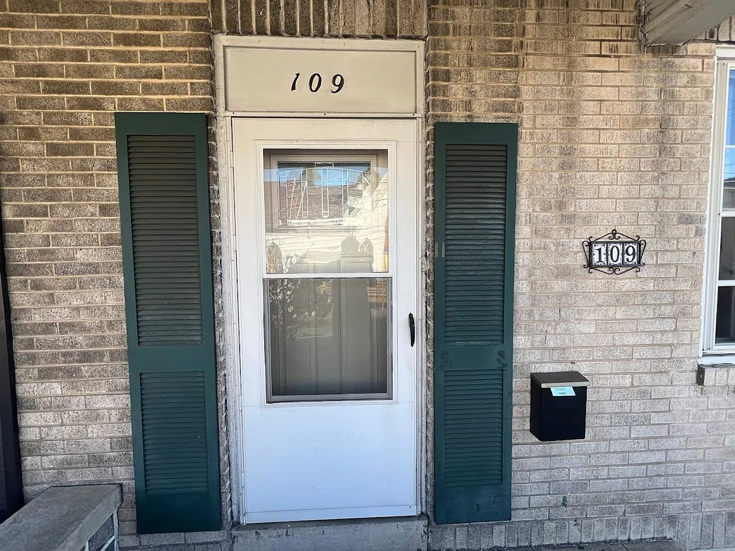 109 S 5th Ave photo 1