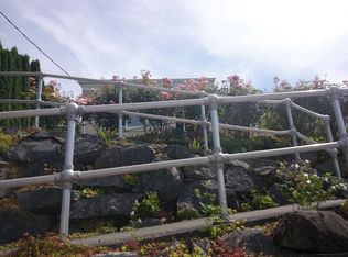 5621 SW Winthrop St, Seattle, WA 98116