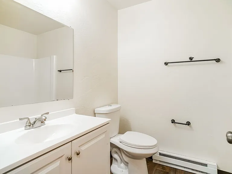 Brighton Park East Apartments — Photo 17