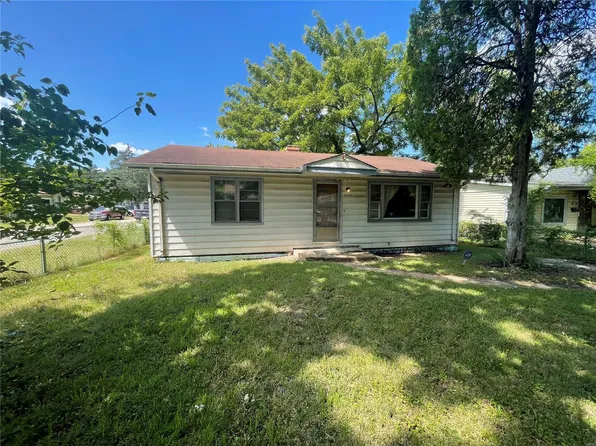10149 Baron Dr, Saint Louis, MO 63136