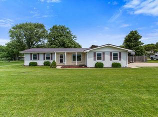 12015 Maple Hill Dr, Farmer City, IL 61842