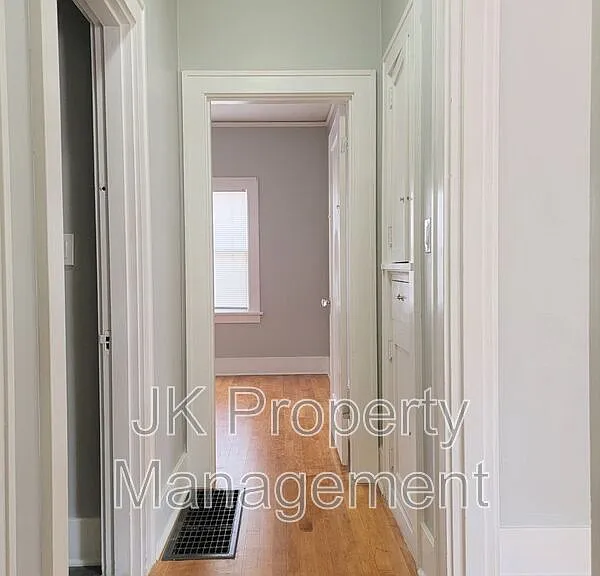 301 25th St N — Photo 15
