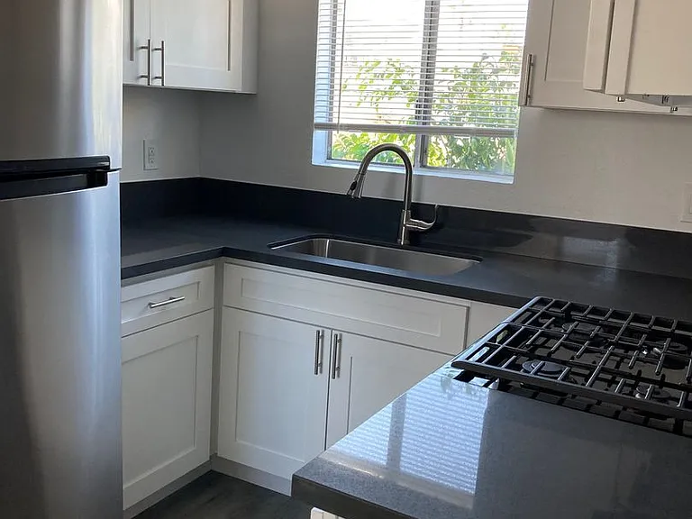 Jordan Court Apartments — Photo 33