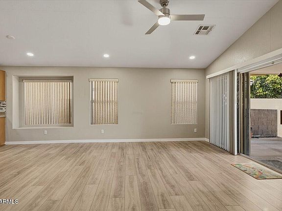 5th image of 611 E SHANNON Street