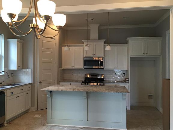 4th image of 413 Parker Ln