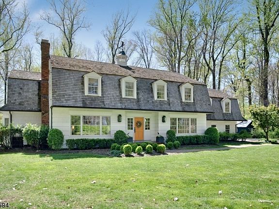 3rd image of 12 Fawn Hill Dr