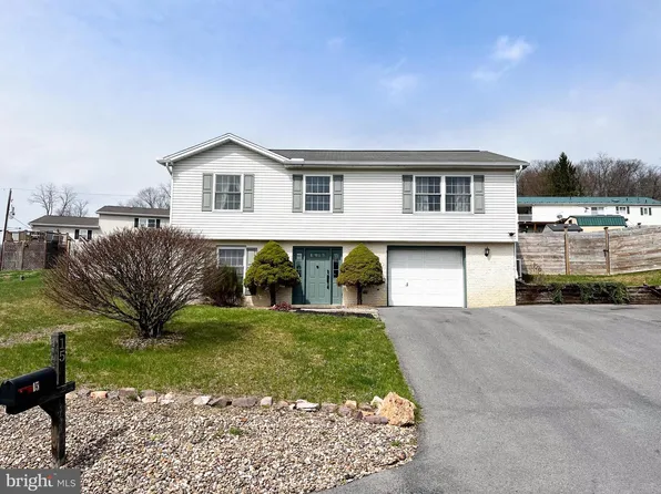 15 Birch Dr, Lewistown, PA 17044