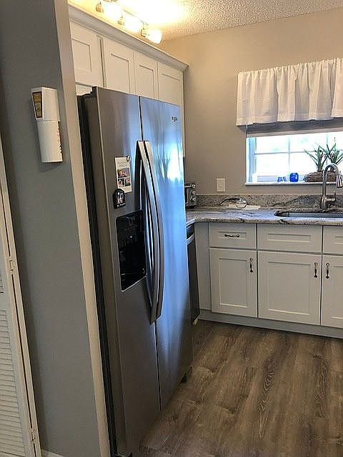 1st image of 225 N Grove Isle Cir