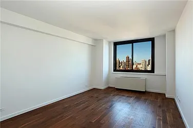 Rented by R New York