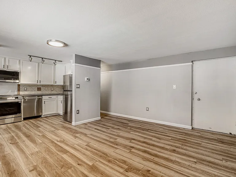 1419 Detroit St #15 — Photo 4