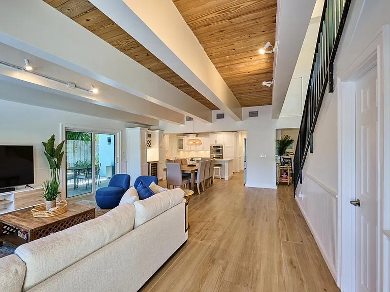 100 Neptune Dr — Photo 14