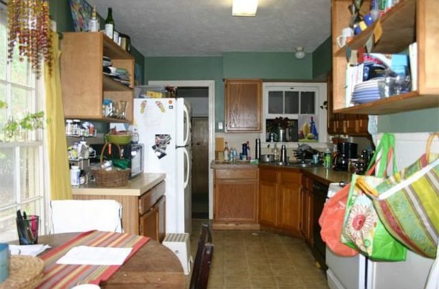 Pictures not current- approximately 3 years old