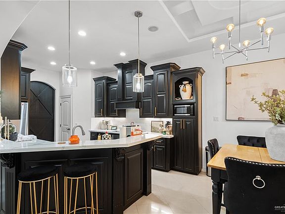 3rd image of 2020 Rice Ave