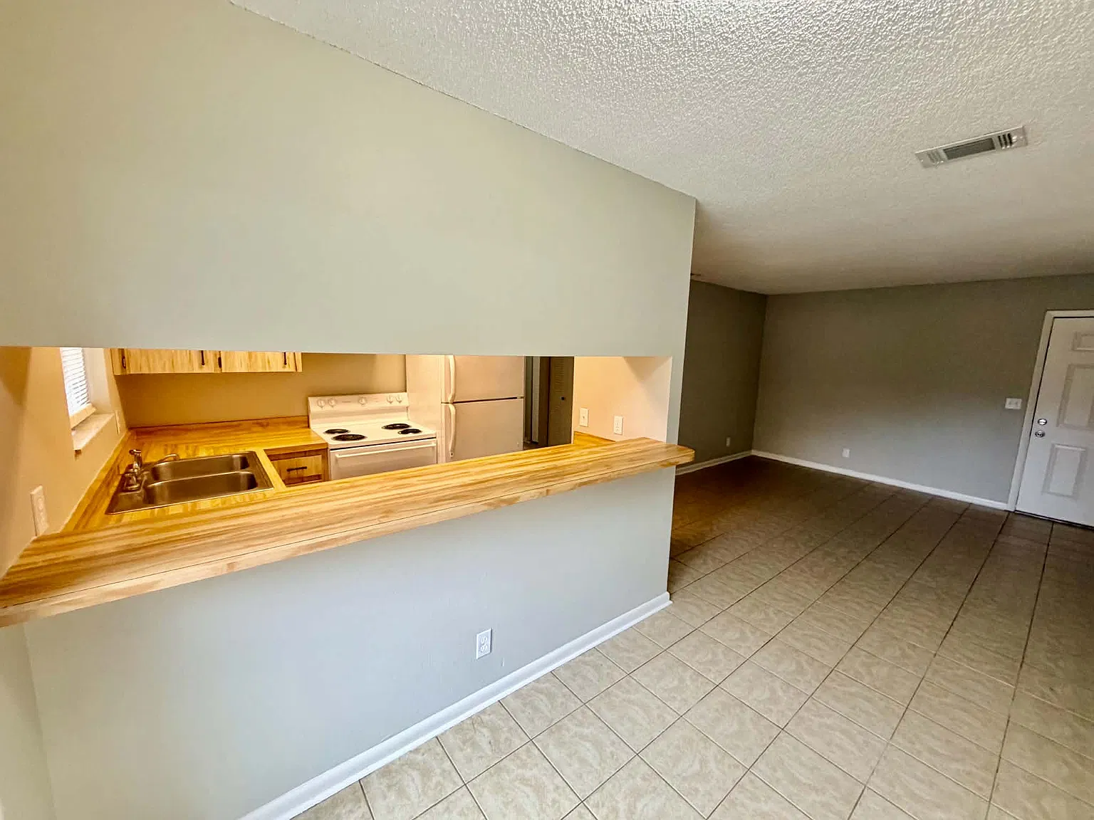 2 bed, 900 sqft, $1,050 — Photo 3