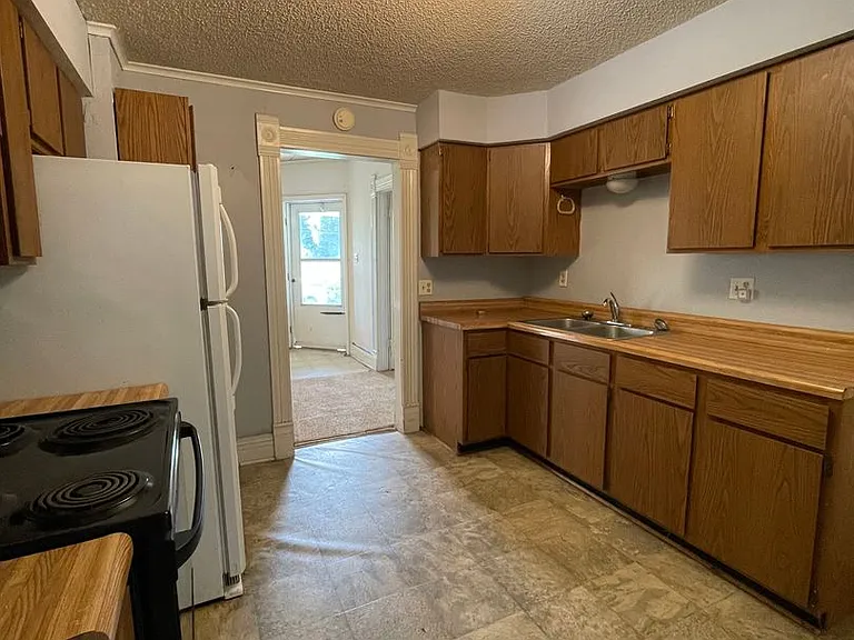 727 Congress St — Photo 14