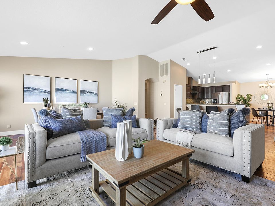 1st image of 43267 Avenida Isabella