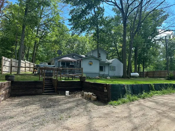 2106 Jefferson Rd, Harrison, MI 48625