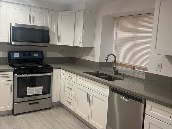 3rd image of 8364 Shore Breeze Dr