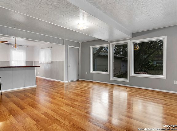 5th image of 223 Ada St
