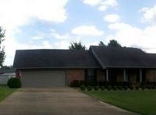 250 Dogwood Ln, Batesville, MS 38606
