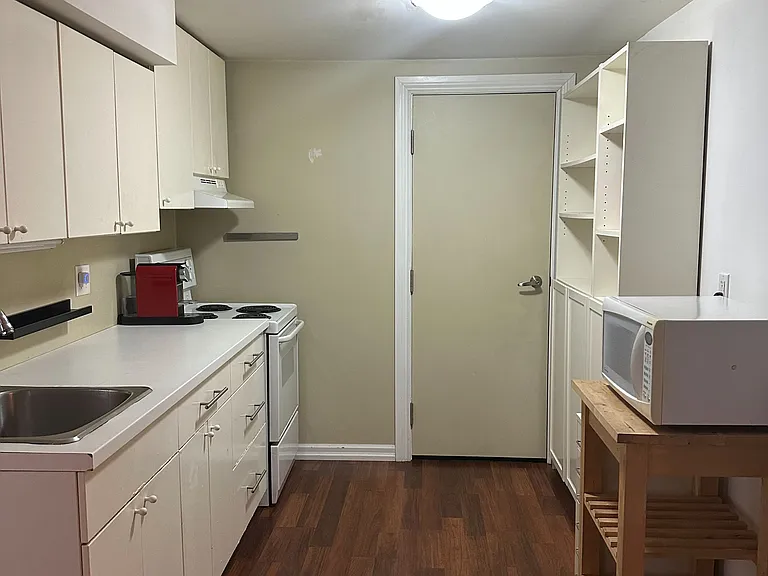 66 Mackenzie Cres #BASEMENT — Photo 6