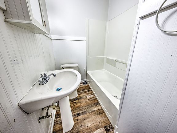5th image of 3931 Parker Ave APT 1W