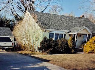 26 Furman Ave, East Patchogue, NY 11772