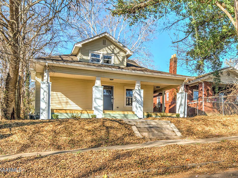 1st image of 2829 E 5th Ave