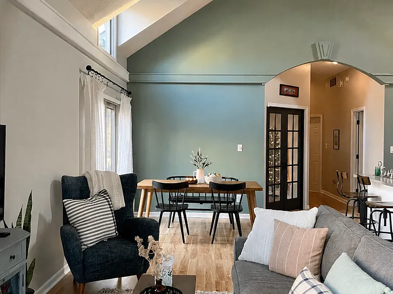 435 W Somersbe Pl — Photo 3