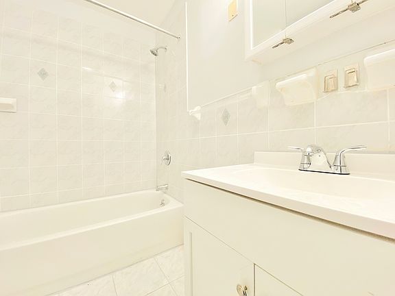 5th image of 347 Franklin Ave APT 3
