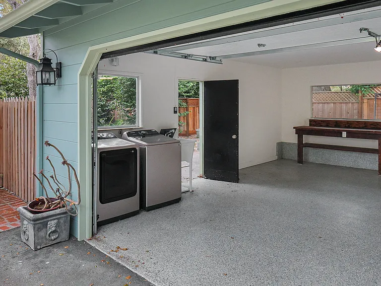 1087 Lariat Ln — Photo 16