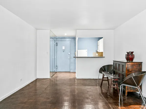 209 East 56th Street image 16 of 34