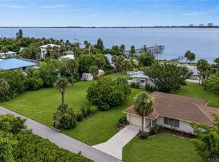 104 Sheridan Ln, Jensen Beach, FL 34957