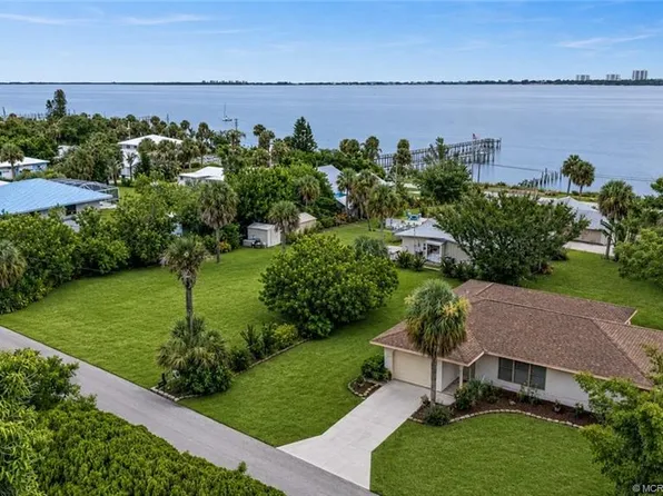 104 Sheridan Ln, Jensen Beach, FL 34957