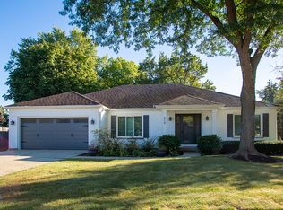 619 W End Rd, Roselle, IL 60172