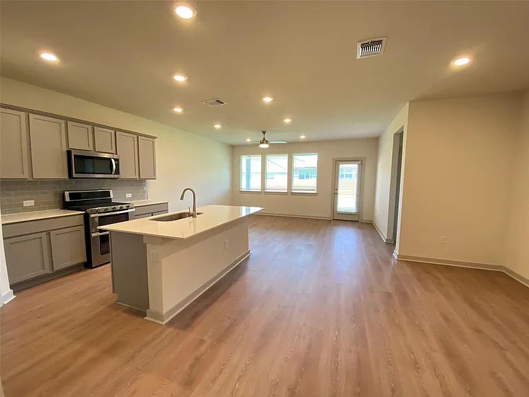 2205 Sisterdale Ln — Photo 9