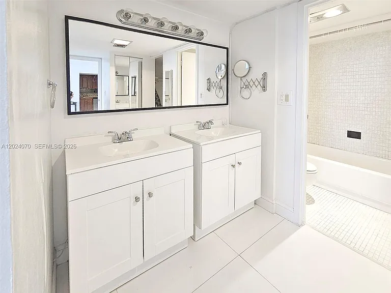 100 Bayview Dr #722 — Photo 7