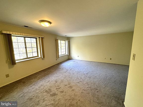 3rd image of 2751 Pennsylvania Ave #B202